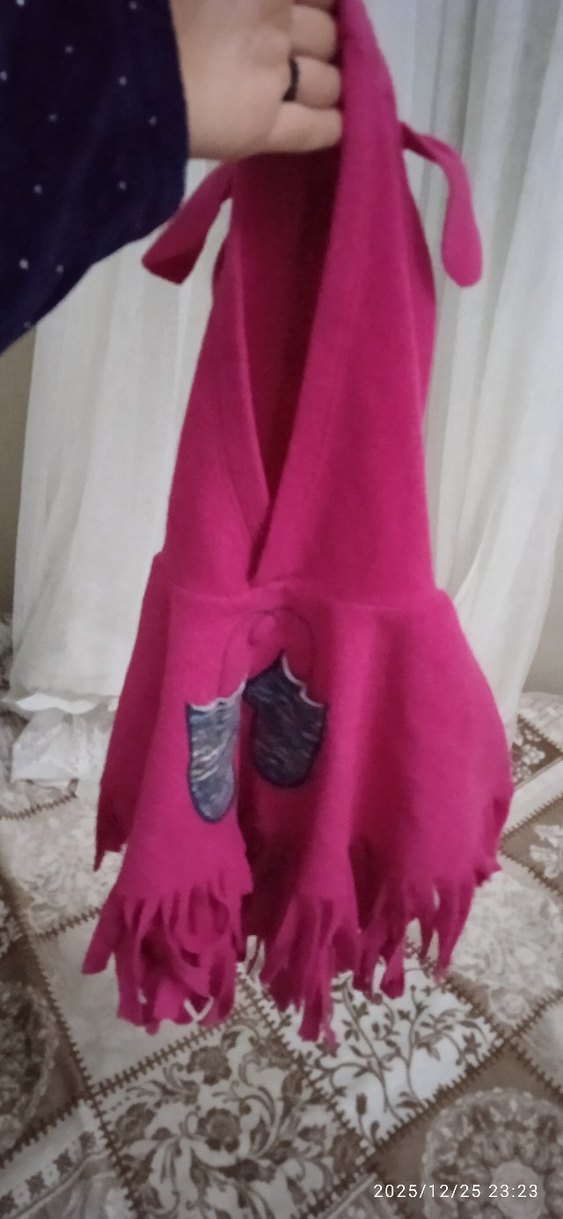 Kapüşonlu Püsküllü Kız Çocuk Panço - Görsel 2