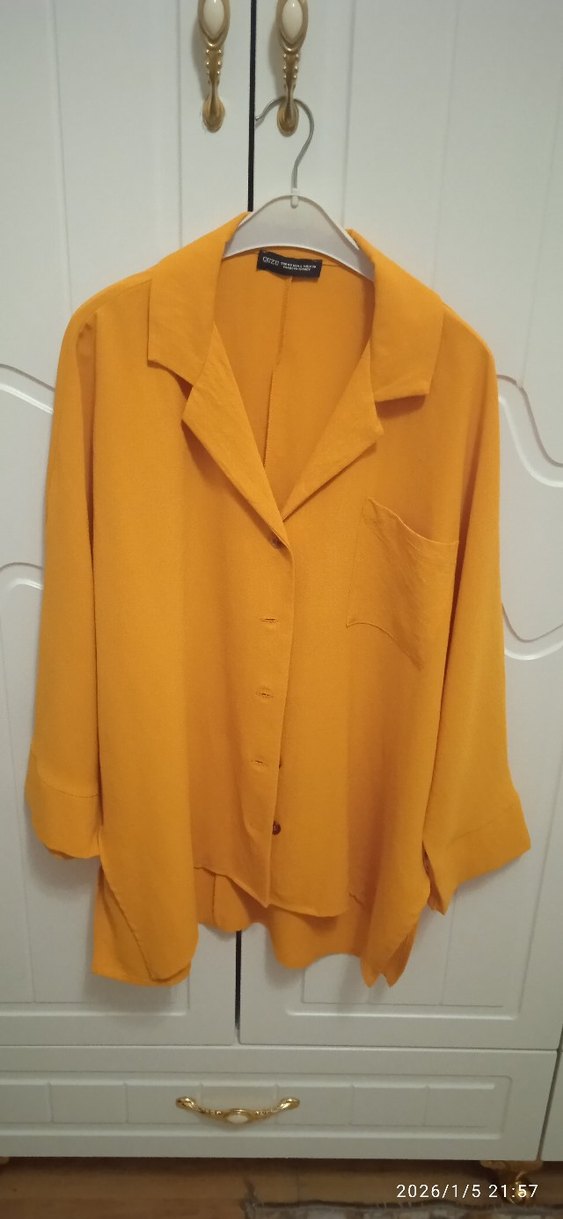 Sarı Düğmeli Kadın Gömlek - Görsel 2