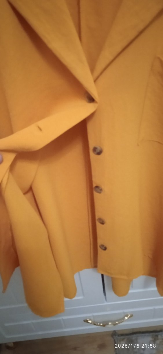 Sarı Düğmeli Kadın Gömlek - Görsel 4