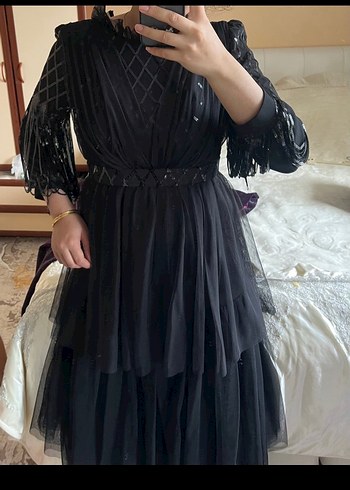 Uzun Siyah Kat Kat Piliseli Elbise - Görsel 4