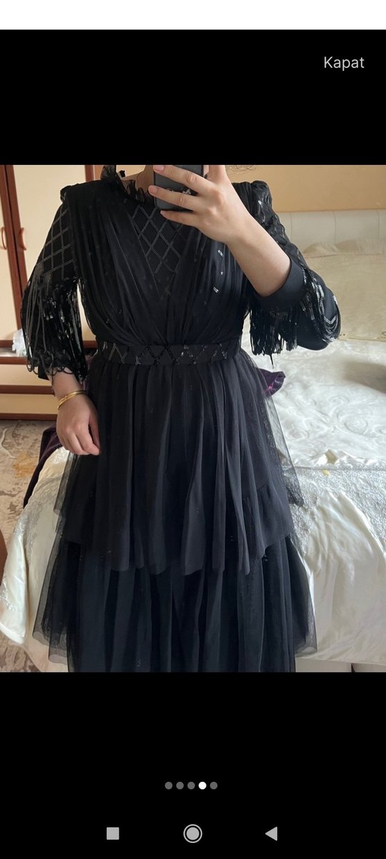 Uzun Siyah Kat Kat Piliseli Elbise - Görsel 4