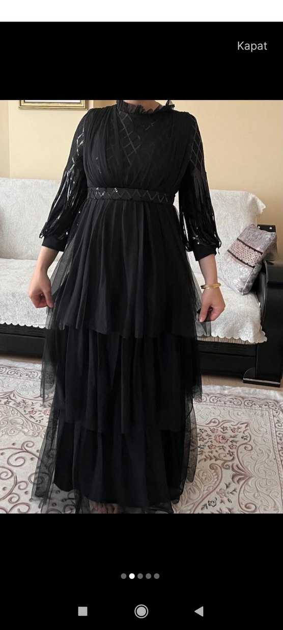 Uzun Siyah Kat Kat Piliseli Elbise - Görsel 2