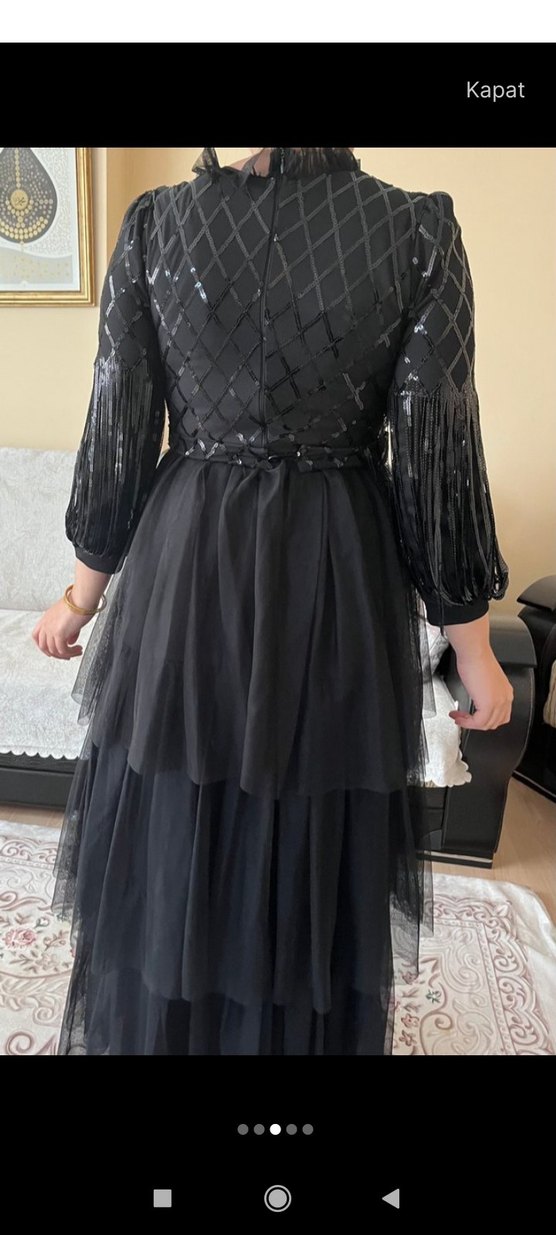 Uzun Siyah Kat Kat Piliseli Elbise - Görsel 3