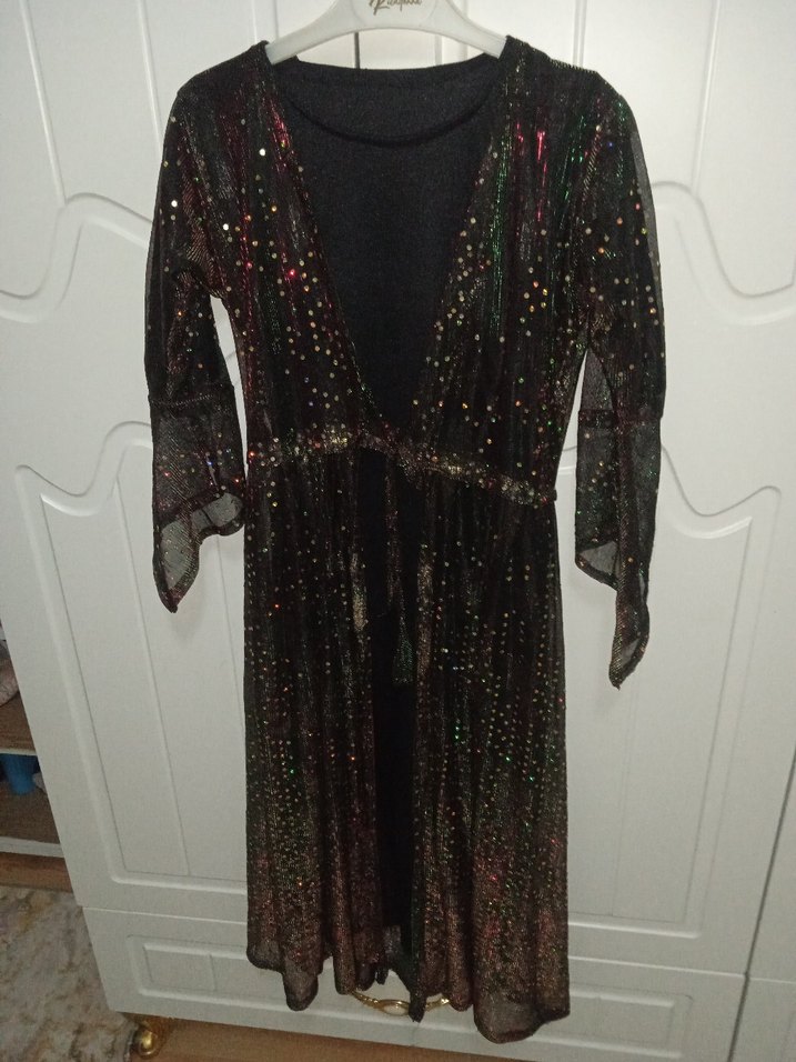 Parlak Detaylı Uzun Kollu V Yaka Gece Elbisesi - Görsel 4