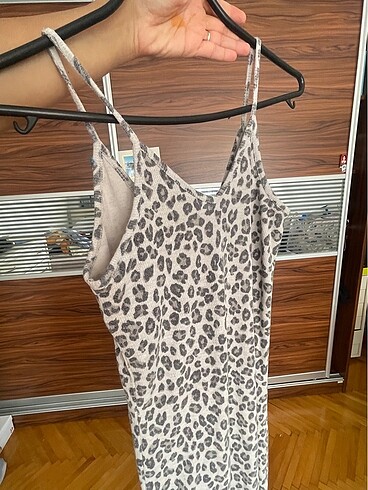 Stradivarius Leopar günlük asklı elbise