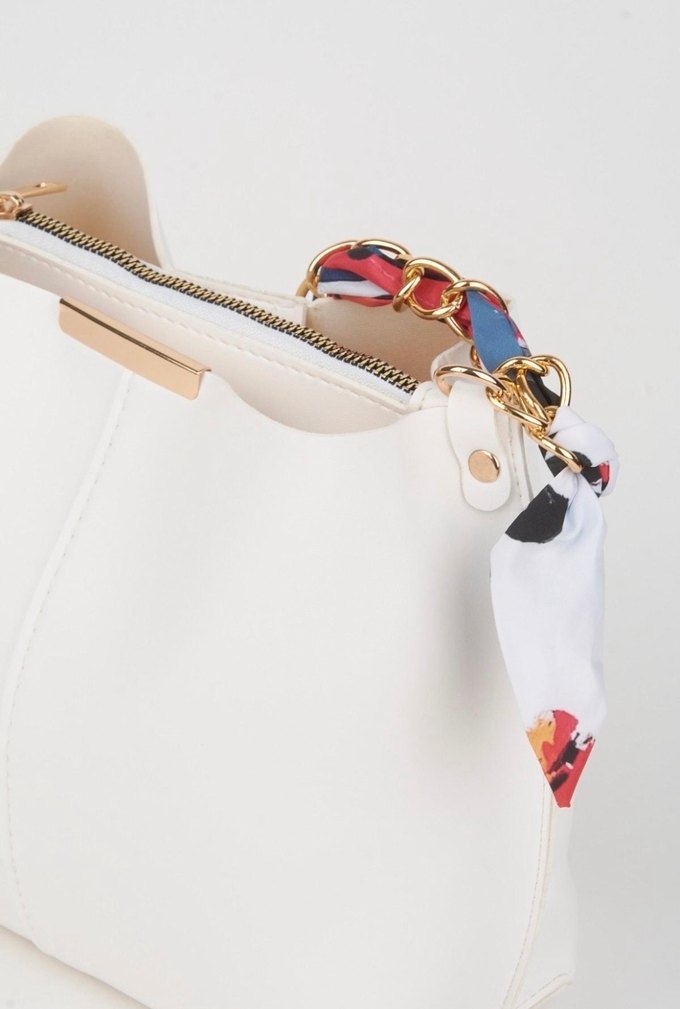 Zincir Detaylı Beyaz Kadın Çanta - Görsel 3