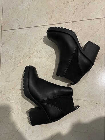 H&M Siyah bot