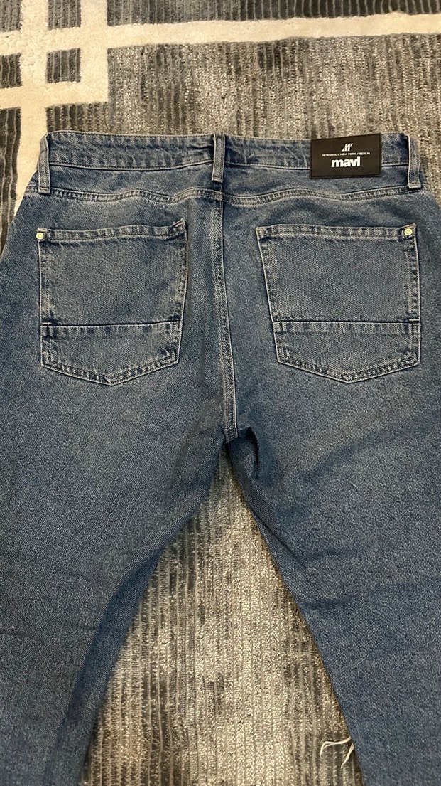 Gri Yırtık Detaylı Bol Kesim Kadın Jean - Görsel 3