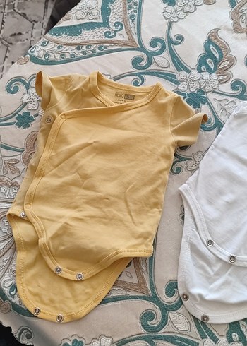 3 Ay Beden Sarı Düğmeli Bebek Atlet Body
