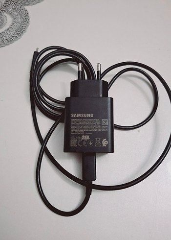 Samsung Siyah Telefon Şarj Cihazı