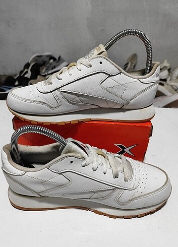 37 Beden beyaz Renk Reebok Classic