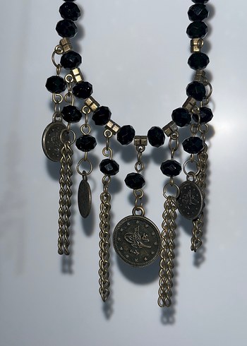 Uzun Siyah Zincir Detaylı Gotik Kolye