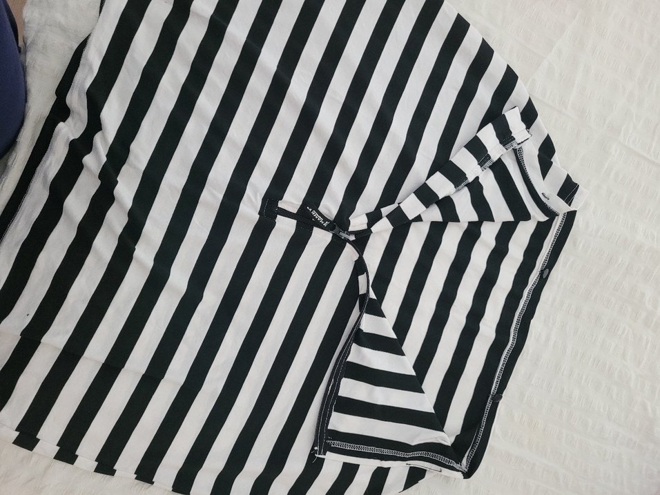 Beyaz Siyah Çizgili emzirme ve puset örtüsü - Görsel 2