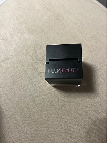 Huda beauty baby bake pudra
