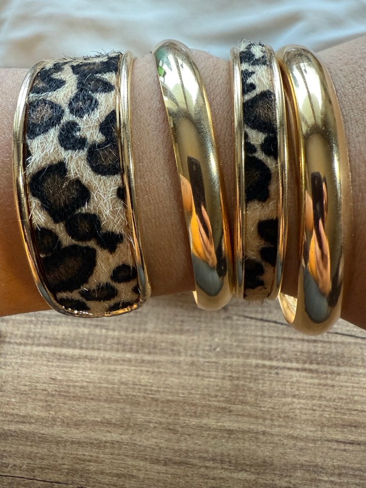 Leopar Dokulu Parlak Altın Kadın Bileklik - Görsel 3