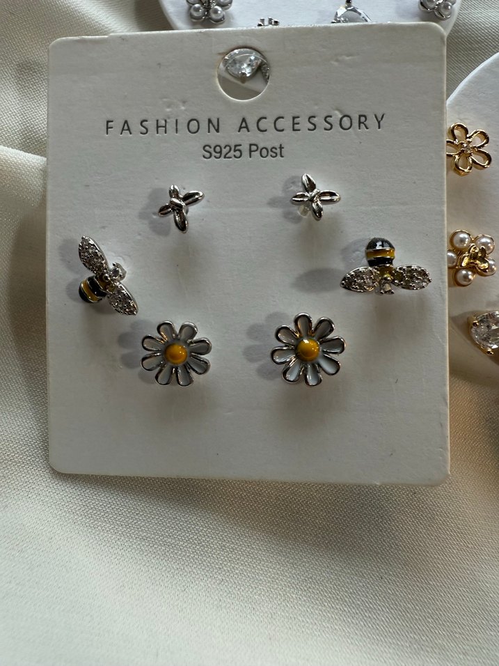 Çiçek Desenli Mini  Kadın Küpeler - Görsel 2