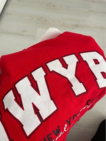 kırmızı tşhirt - Görsel 2