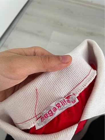 kırmızı tşhirt - Görsel 3