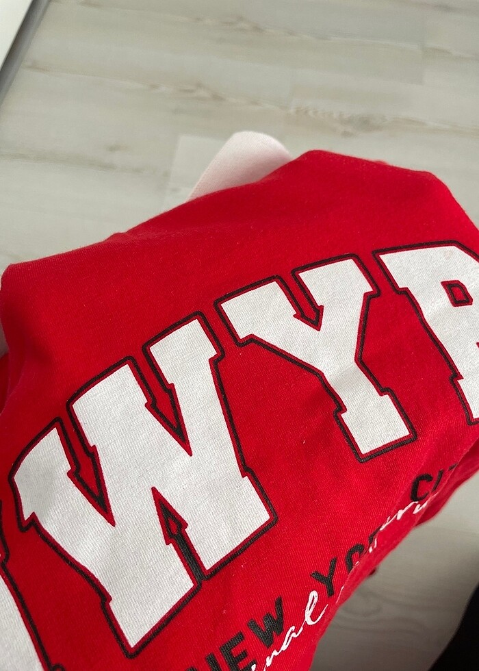 kırmızı tşhirt - Görsel 2