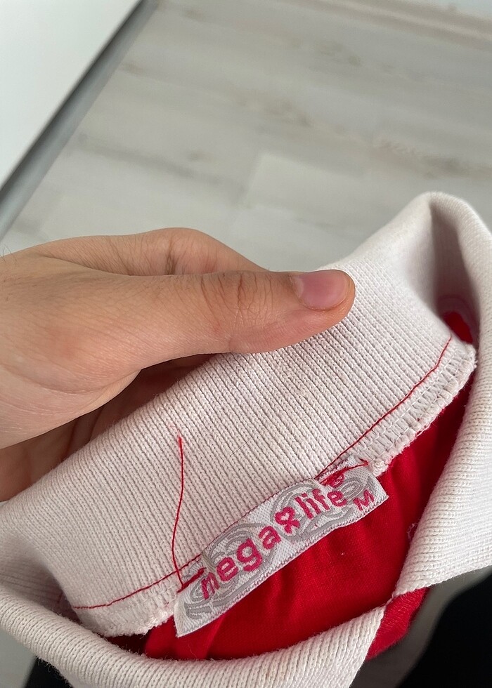 kırmızı tşhirt - Görsel 3