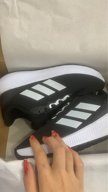 Adidas spor ayakkabı