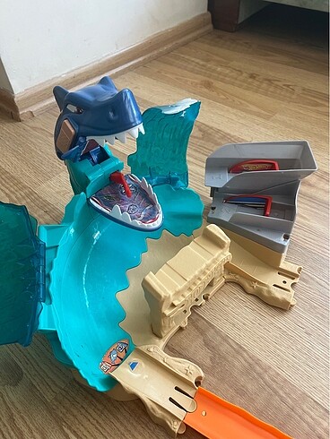 Hot wheels köpek balığı seti