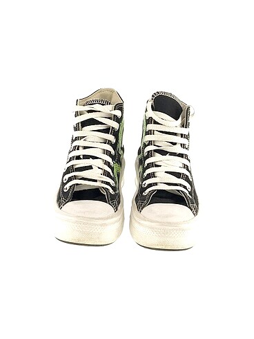 38 Beden Converse Spor Ayakkabı %70 İndirimli.