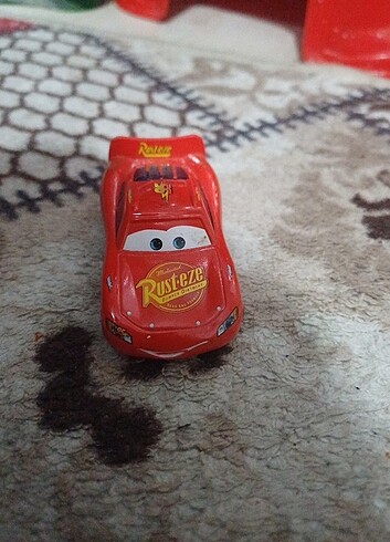 Şimşek mqueen disney pixar araba
