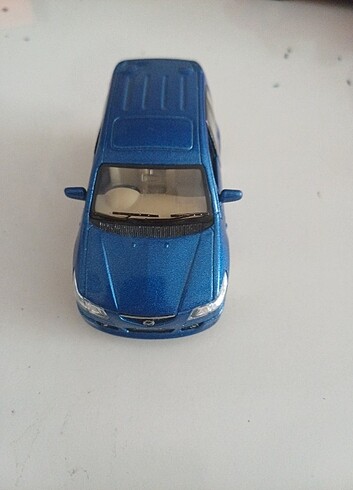 Mazda oyuncak araba