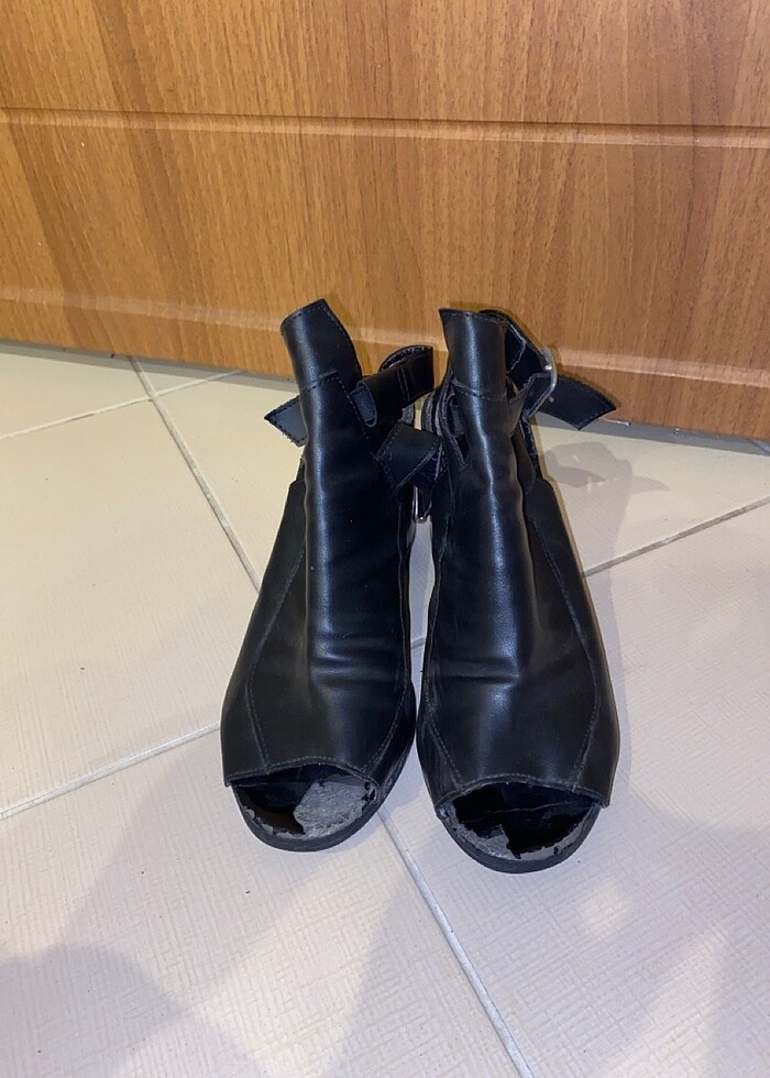 Ön tarafta biraz soyulma var giyince belli olmuyor - Görsel 2