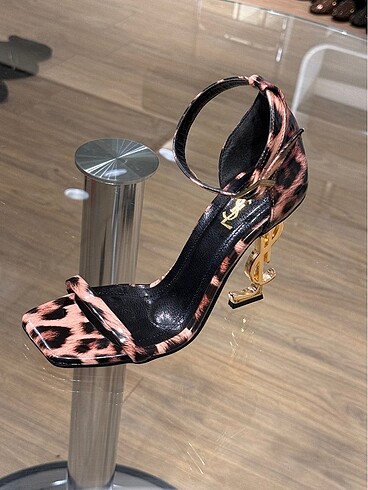 Yves Saint Laurent YSL toptan ve prakende