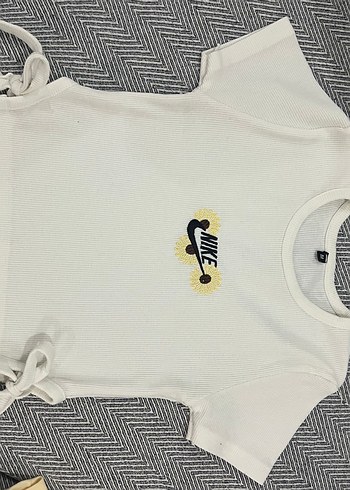 m Beden beyaz Renk Kadın Beyaz Nike Baskılı Kısa Kollu Tişört