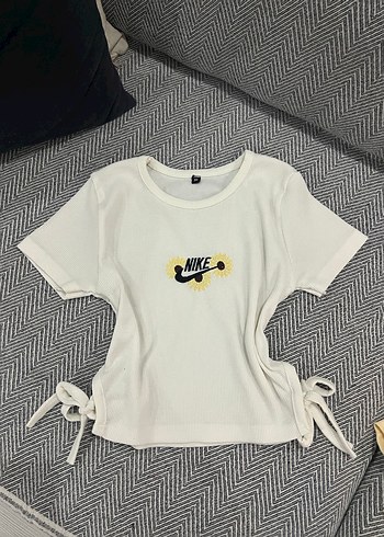 Kadın Beyaz Nike Baskılı Kısa Kollu Tişört