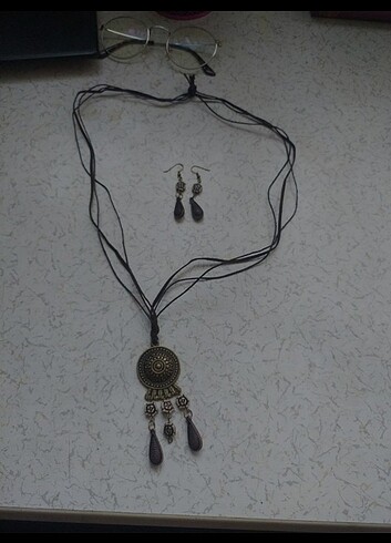 Kolye ve küpe