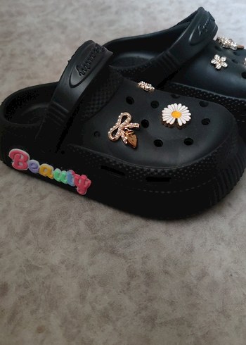 Diğer Siyah Çiçekli Tokalı crocs