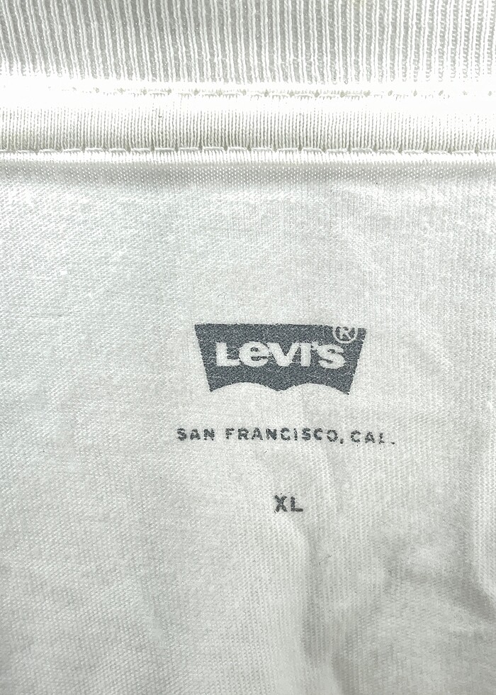 Levis T-shirt %70 İndirimli. - Görsel 4