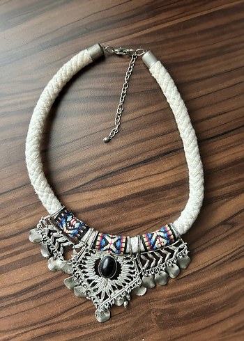Etnik Süslemeli Kolye