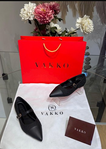 Vakko Siyah Kadın Babet ayakkabı