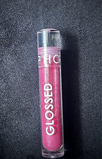Sephora glossed 140 stunning