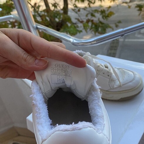 36 Beden beyaz Renk Orjinal Guess spor ayakkabı