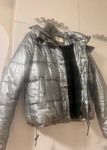 Gri Metalik Kapüşonlu Kadın Mont - Görsel 4