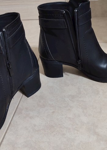 Tokalı Siyah Deri Bot - Görsel 2