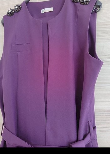 Mürdüm kolsuz ve omzu taşlı yelek - Görsel 2