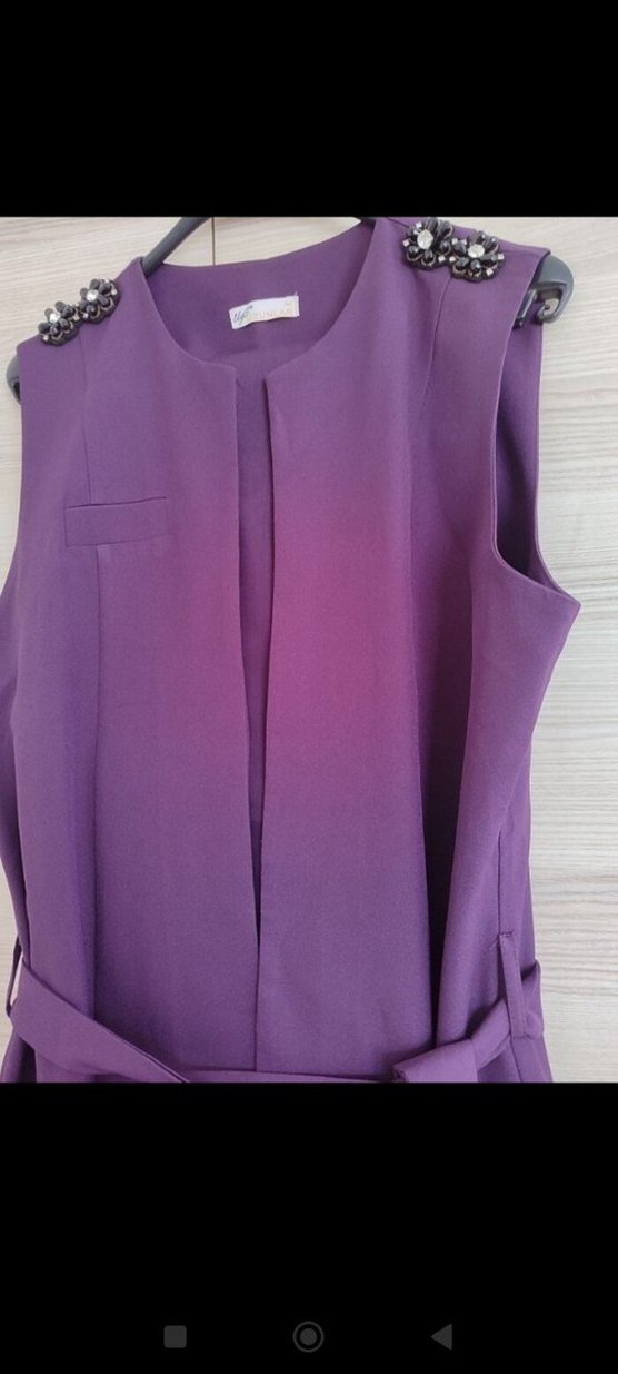 Mürdüm kolsuz ve omzu taşlı yelek - Görsel 2