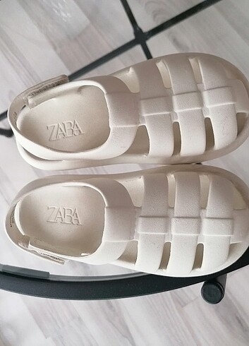 26 Beden beyaz Renk ZARA SANDALET 
