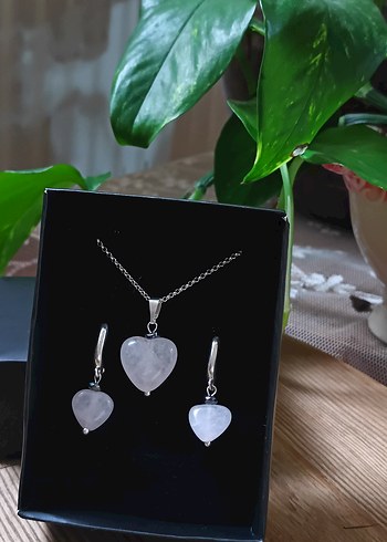 Beden %100 pembe kuvars ve 925 ayar gümüş kolye seti