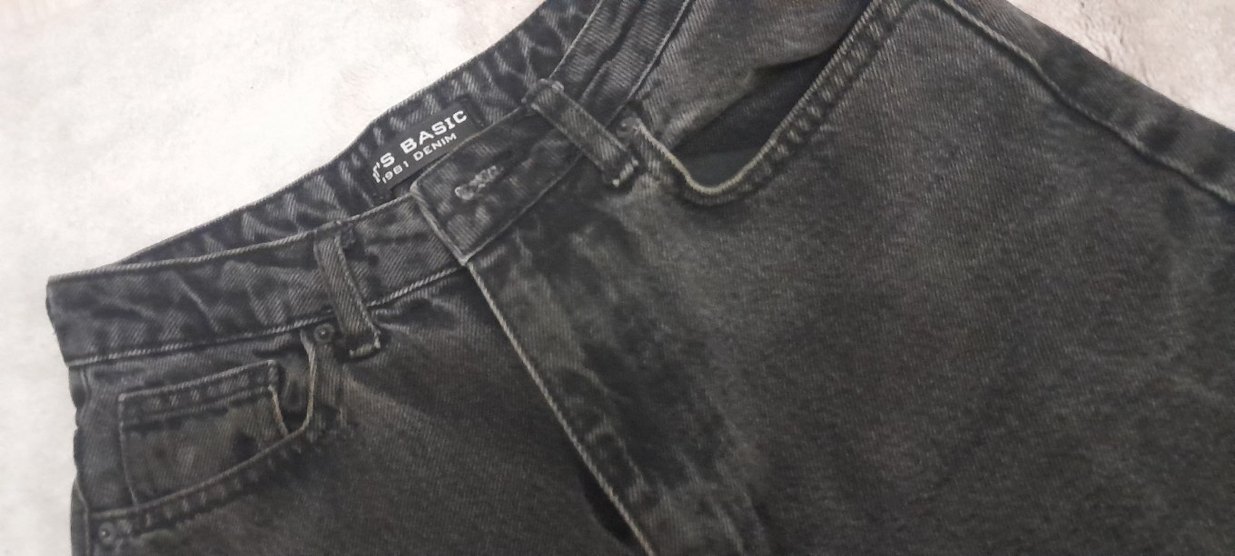 Siyah Bol Kesim Mini Denim Şort - Görsel 2