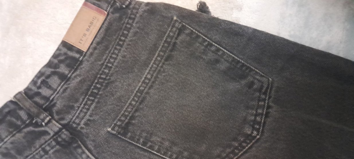 Siyah Bol Kesim Mini Denim Şort - Görsel 4