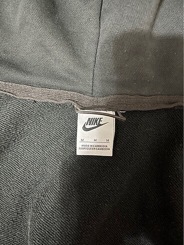 m Beden Nıke fermuarlı sweatshirt