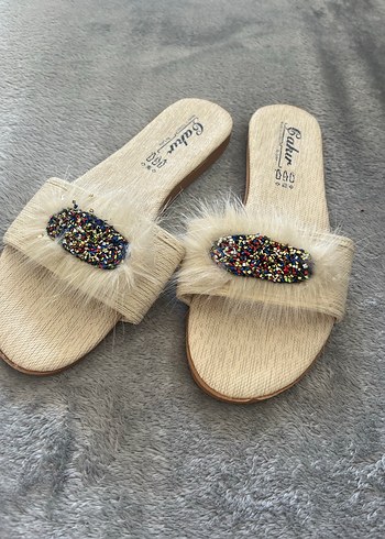 40 Beden Renkli Tüylü Kadın Dolgu Topuk Terlik